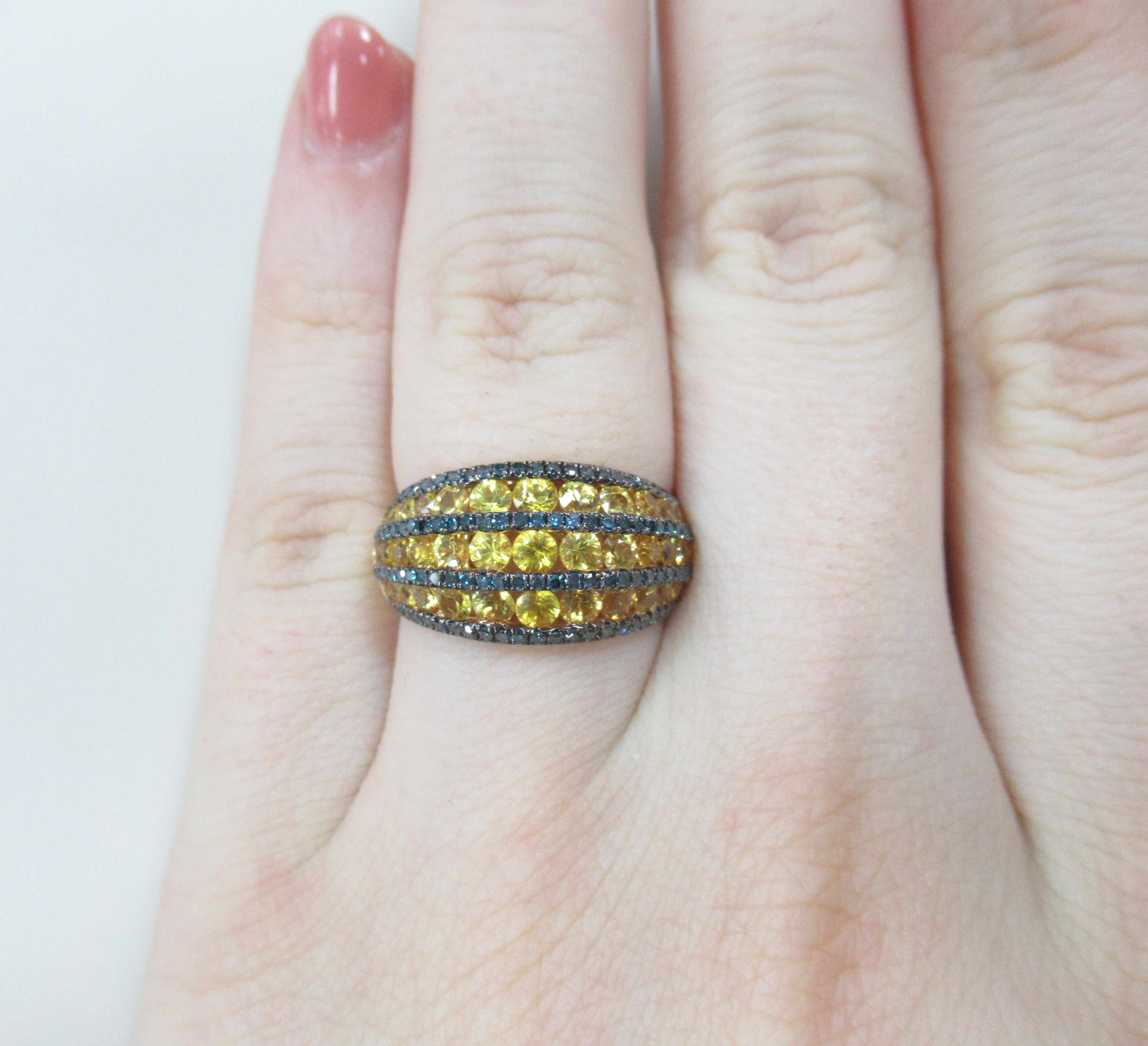 Кольцо из желтого золота с желтыми сапфирами